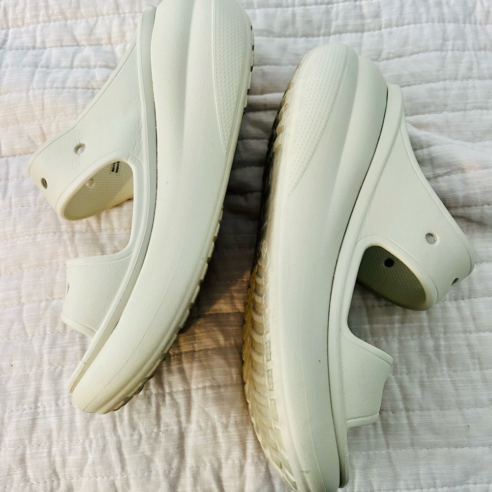 Crocs Cream Slides